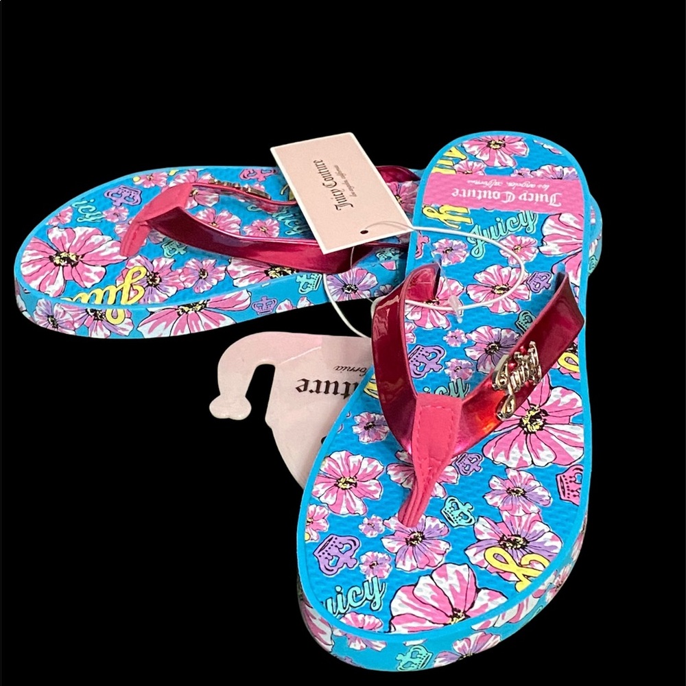 NWT•Juicy Couture “Palmdale” Girls blue/pink flower flip flop